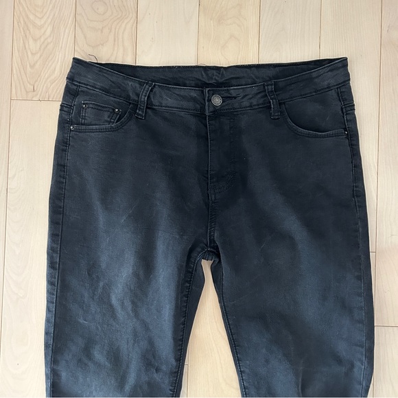 Black Jeans - Picture 2 of 5